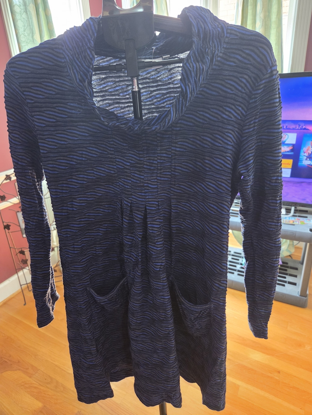 Textured Long Sleeve Midi Dress in Navy and Black